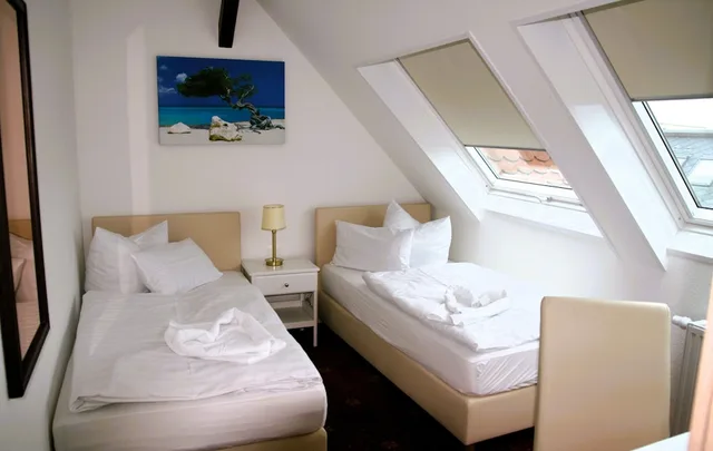 غرفة بأربعة أسرّة وسرير فردي، Flair Hotel Alt Connewitz 4/10