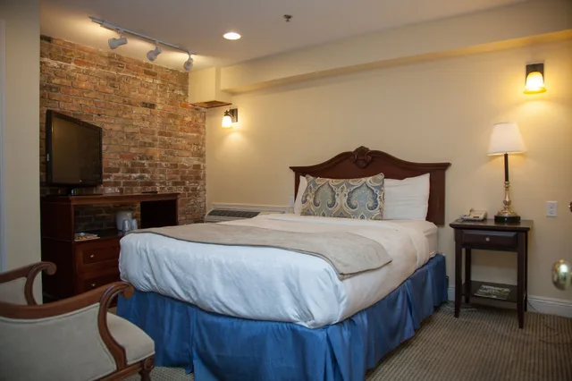 Comfort, Queen Bed, Ground Floor, Hotel St Pierre French Quarter 7/10