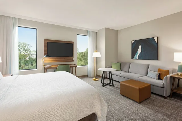 غرفة بسرير كينج بمطبخ لذوي الإعاقة، Staybridge Suites Burlington - Boston 3/10