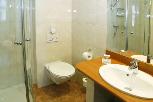 شقة بسرير مزدوج وسريرين منفصلين بغرفتي نوم، Hotel Continental 4/7