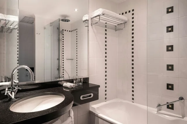 غرفة بسريرين منفصلين، The Westin Grand Munich 1/1