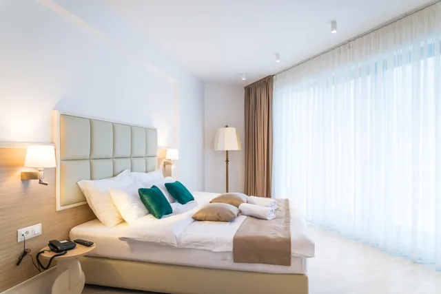 غرفة ديلوكس بسرير مزدوج بإطلالة على البحر بشرفة، Hotel KADMO by Aycon 5/10