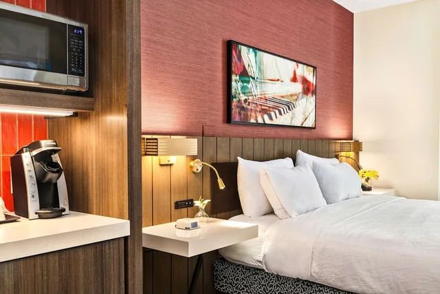 Deluxe, King Bed, Hilton Garden Inn New Orleans French Quarter/CBD 4/5