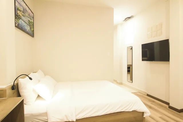 شقة جونيور بسرير كوين بإطلالة على المدينة بشرفة، De Lustora Hotel & Apartment - District 1, HCM. 3/5