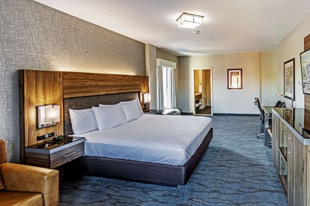 غرفة بسرير كينج بإطلالة على المدينة لذوي الإعاقة، The Penn Stroud Stroudsburg - Poconos, an Ascend Collection Hotel 6/10