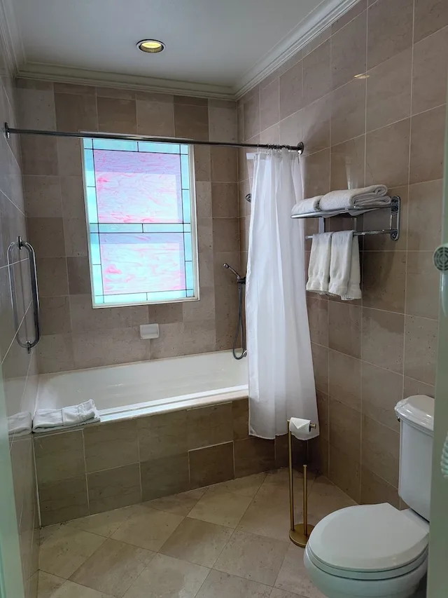 غرفة بسريرين كوين، The Sterling Hotel 7/10
