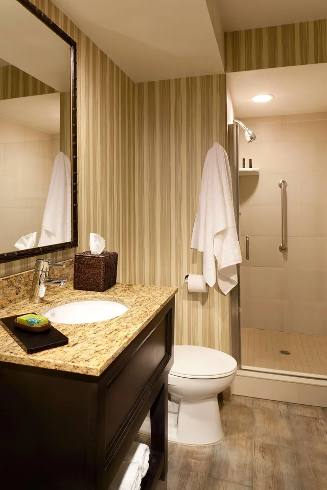 جناح بسرير كينج بإطلالة على البحر، Zachari Dunes on Mandalay Beach, Curio Collection by Hilton 2/3