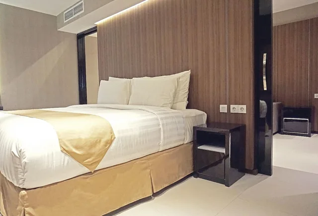 Suite, King Bed, City View, Yuan Garden Pasar Baru 2/4