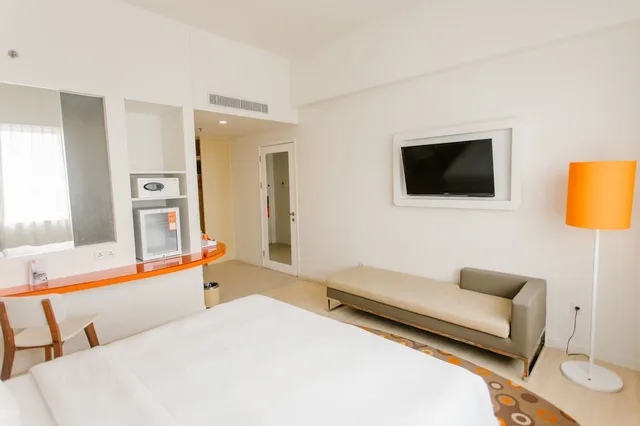 Harris, Unique, Double Bed، Harris Hotel Pontianak 4/10