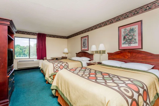 غرفة بسريرين كوين، Super 8 by Wyndham Piedmont Greenville Area 1/1