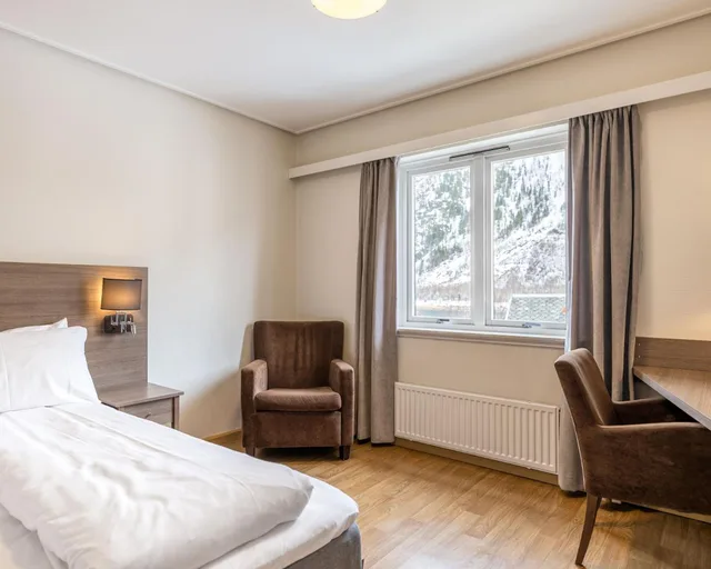 غرفة قياسية بسرير مزدوج، Fru Haugans Hotel 2/9
