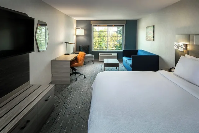 جناح بسرير كينج مع أريكة، Holiday Inn Express Corvallis-On The River 2/7