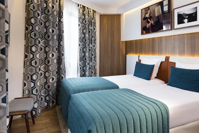 غرفة بريستيج، Hotel Eiffel Turenne 1/4