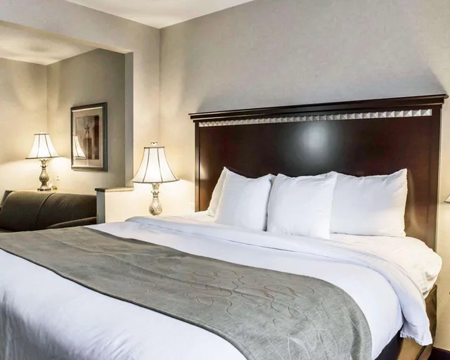 جناح بسرير كينج، Fairfield Inn Suites Greensboro Coliseum Area 3/3