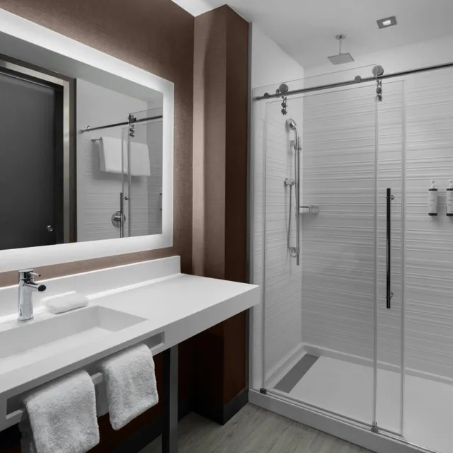 غرفة بسرير كوين بإطلالة على المدينة، AC Hotel by Marriott San Antonio Riverwalk 8/9
