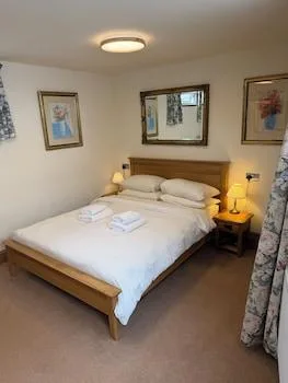 غرفة عائلية بسرير مزدوج أو سريرين منفصلين بحمام خاص في الملحق، Oakwood Bed and Breakfast Heathrow 1/1