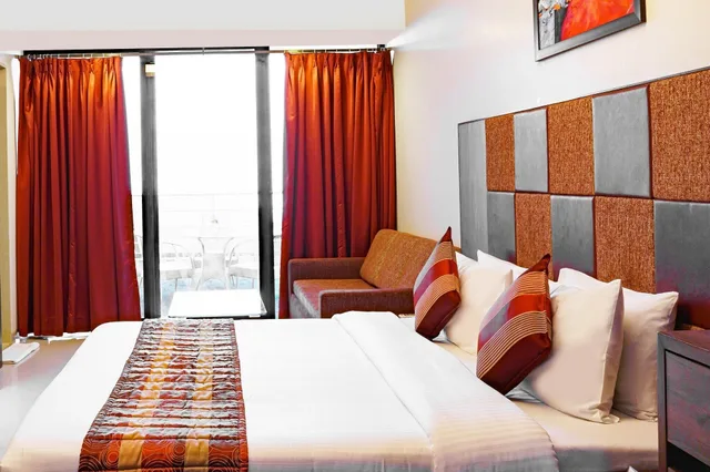 1 Bedroom, Royal, Duplex, King Bed, Valley View, Balcony، Valley View Beacon Resort, Mahabaleshwar 2/5