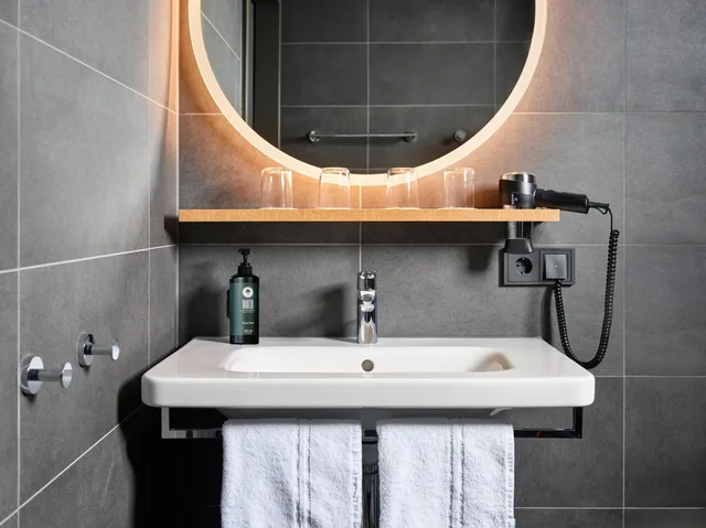 Room, Quadruple, H2 Hotel Saarbrucken 9/10