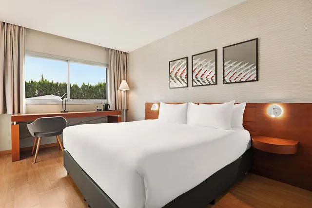 Room, Double Bed, Pool View, Ramada by Wyndham Valencia Almussafes 1/3