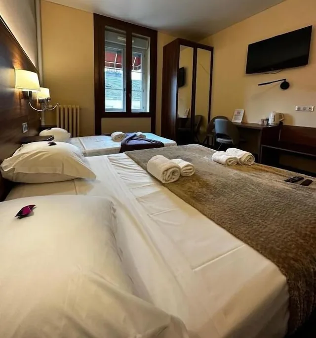 غرفة كومفورت ثلاثية بسرير مزدوج وسرير فردي، LOGIS HOTEL AU TERMINUS 2/3