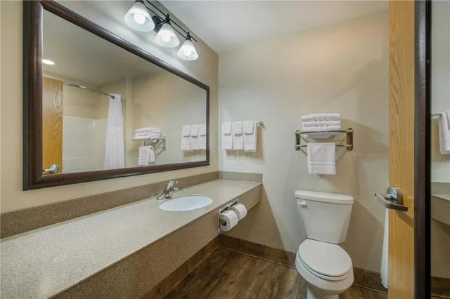 غرفة كبيرة بسرير كينج، SureStay Plus Hotel By Best Western Elizabethtown Hershey 6/7