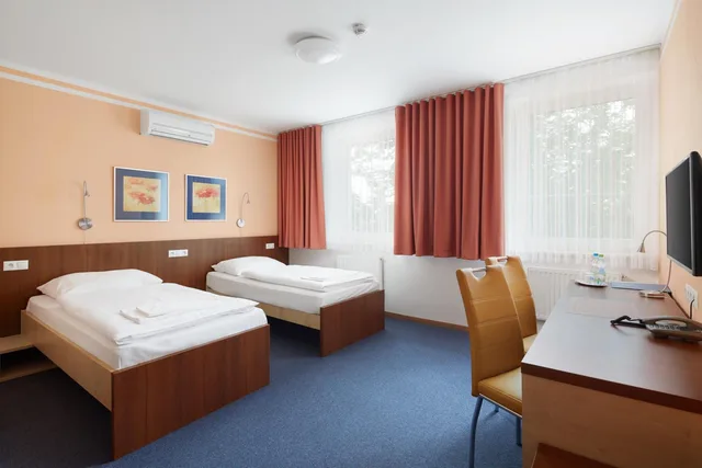 غرفة بسرير مزدوج أو سريرين منفصلين مع سرير إضافي، Hotel Nikolas 6/10