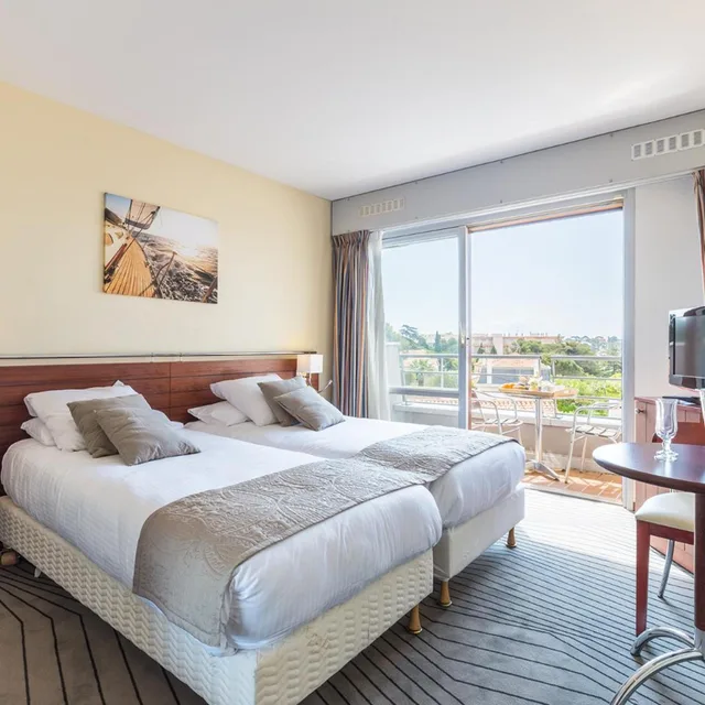 Comfort, Double or Twin Bed, Balcony or Terrace, Pool Access، Brise de Mer 5/10