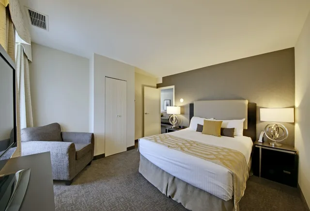 2 Bedrooms, Coast, Premium, Suite, 2 Queen Beds، Coast Kamloops Hotel And Conference Centre 1/9