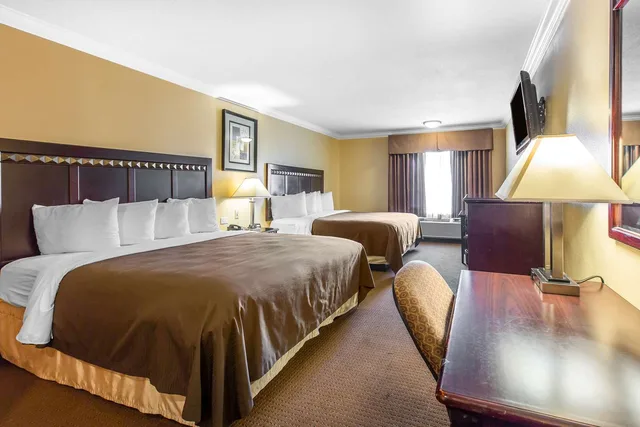 غرفة بسريرين كينج، Quality Inn and Suites Bell Gardens Los Angeles 4/5