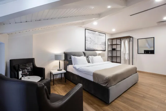 غرفة سوبيريور بسرير مزدوج بإطلالة على المدينة بشرفة، Citadel Narikala Hotel 7/10