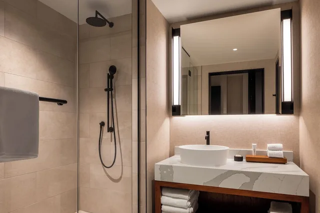 Nobu, Luxury, King Bed, City View، Harrah's New Orleans - A Caesars Rewards Destination 3/3