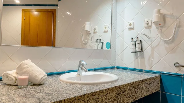 غرفة سوبيريور بسرير كوين بشرفة، Rosamar Ibiza Hotel 3/3