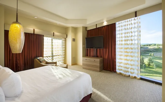 جناح تنفيذي بسرير كينج مع أريكة، Sky Ute Casino And Resort 5/10