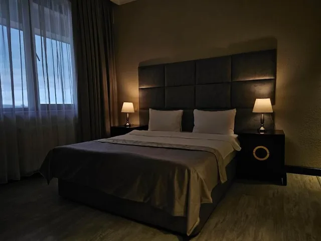 Standard, King Bed, Sea View, The Crown Hotel 4/10