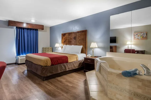 Upgrade, King Bed, Smoking، Econo Lodge Aiken Central 1/4