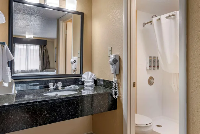 جناح، Best Western Space Shuttle Inn 6/8