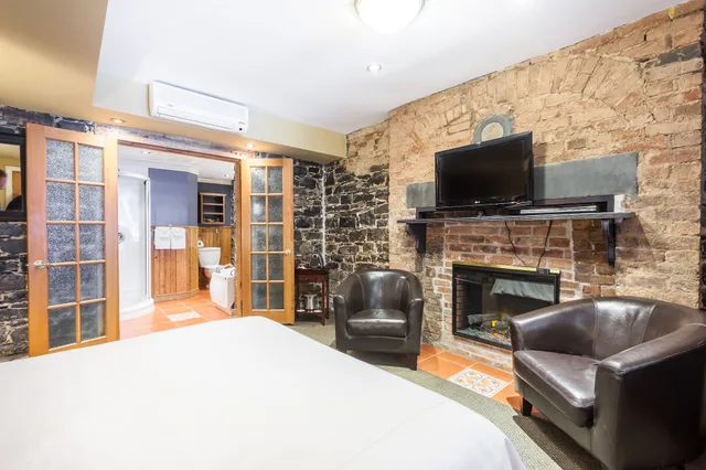 جناح جونيور بسرير كوين مع أريكة، Acadia Hotel 7/9