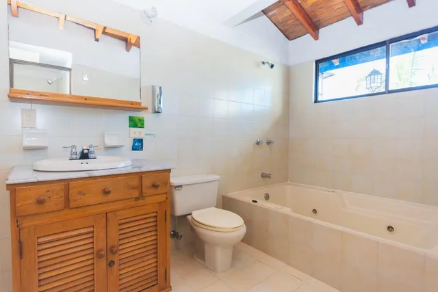 غرفة عائلية بحوض استحمام، Hotel Guatatur 10/10
