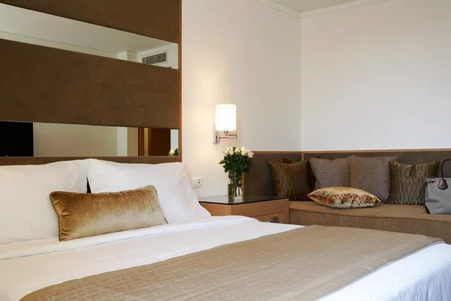 غرفة سوبيريور ثلاثية بسرير مزدوج وسرير فردي بإطلالة على المسبح، Galaxy Hotel Iraklio 1/5