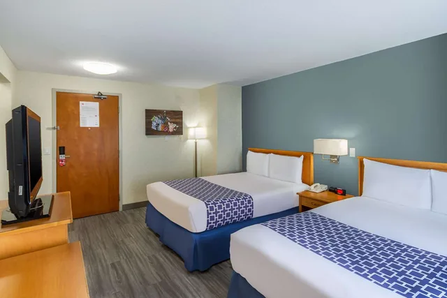 غرفة بسريرين كوين، Econo Lodge Inn & Suites Calgary - University 1/7
