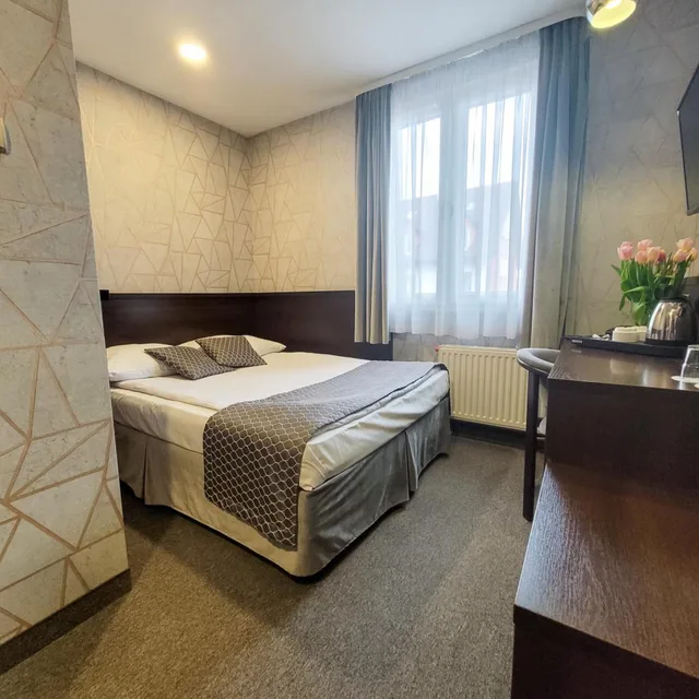 غرفة قياسية مفردة، Fero Express 2/7