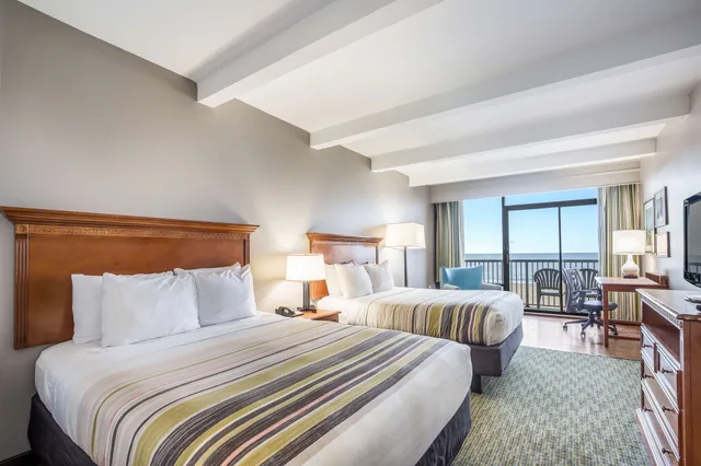 1 Bedroom, Deluxe, Suite, 2 Queen Beds, Ocean Front، Country Inn & Suites by Radisson, Virginia Beach (Oceanfront) 1/7