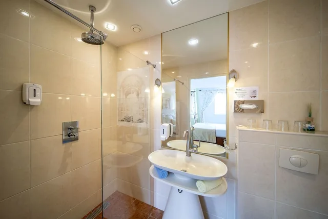 غرفة عائلية رباعية بسريرين منفصلين مع أريكة، Hotel Jupiter 9/10