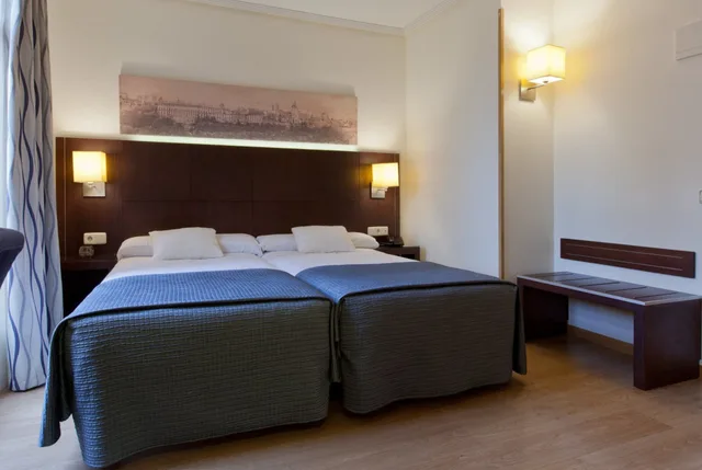 غرفة بسرير مزدوج أو سريرين منفصلين بشرفة، Hotel Porcel Ganivet 3/10