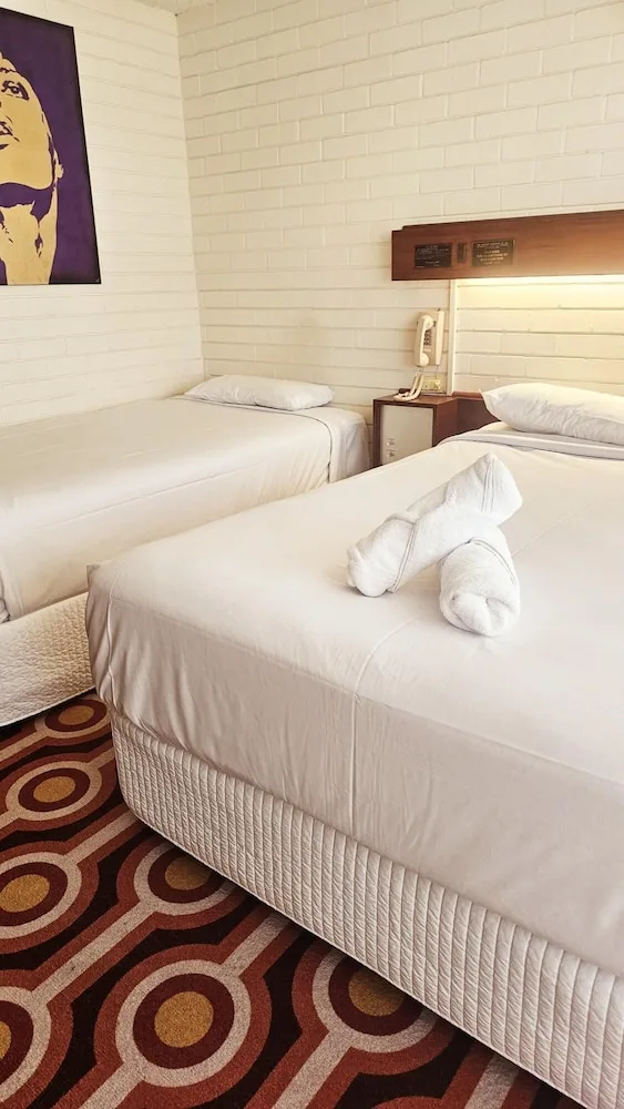 غرفة قياسية بسرير كوين وسرير فردي بشرفة، INDIAN OCEAN HOTEL 2/3