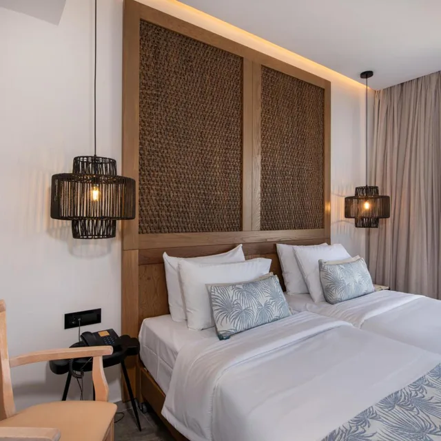 غرفة بسرير مزدوج بإطلالة على البحر بشرفة، Delfina Tropic Beach 5/9