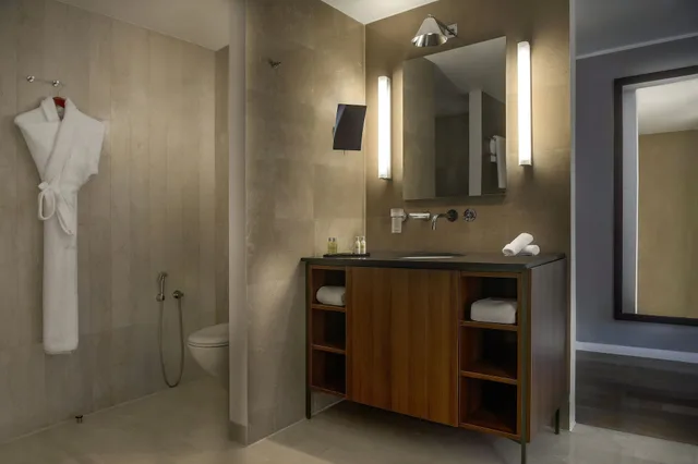 Deluxe, Twin Beds, Hilton Beirut Downtown 8/9
