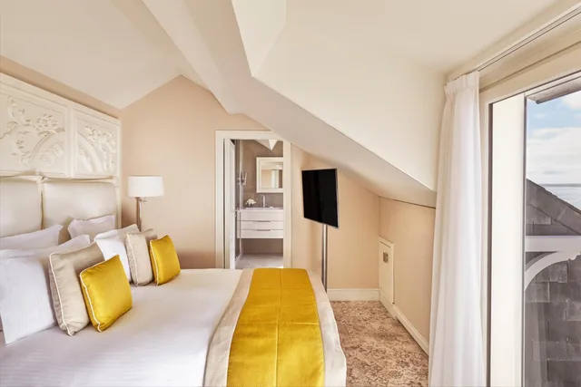 غرفة سوبيريور بإطلالة على البحر، Hotel Barriere Le Royal La Baule 1/5
