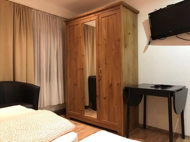 غرفة قياسية بسرير كوين، Gastehaus Balthasar Neumann 1/2