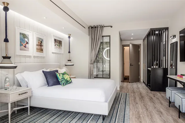 غرفة بسرير كينج، The Ray Hotel Delray Beach, Curio Collection by Hilton 1/2
